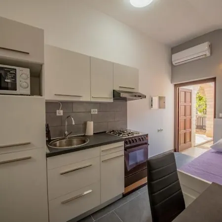 Studio Apartman Vir Apartment *