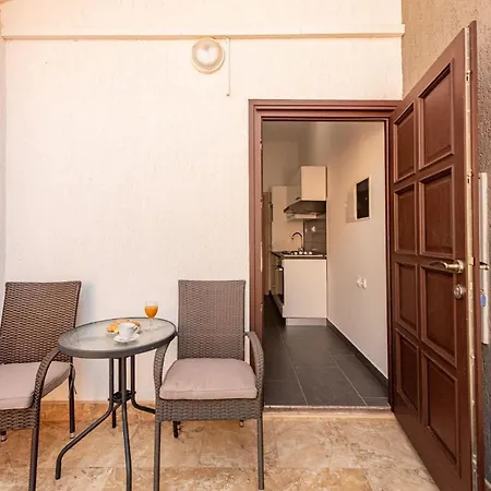 Studio Apartman Vir * ヴィル